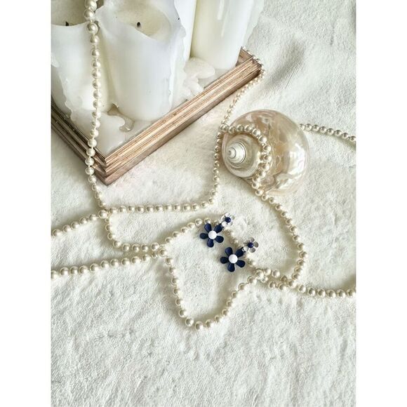 Navy blue and bright white double Daisy dangle earrings ￼ - Picture 3 of 9